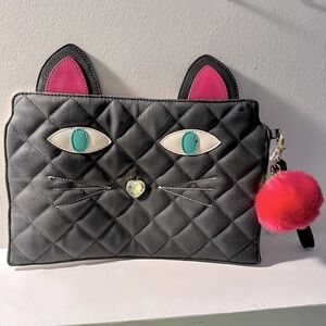 OMG it’s a giant, adorable Betsey Johnson kitty cat clutch 😻🩷♥️